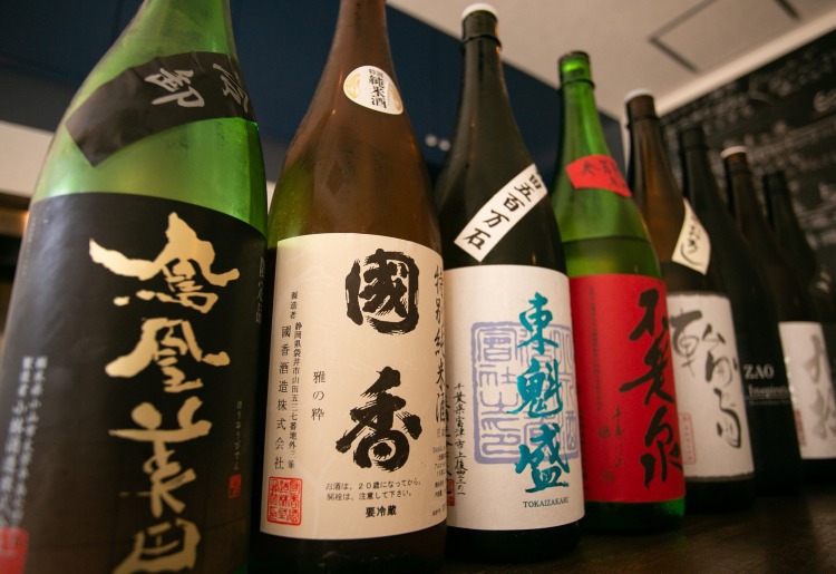 日本酒は常時40種類以上揃えています